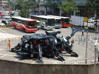 Illustration for article titled El gigantesco escarabajo-robot de 17 toneladas que fascina a Japón